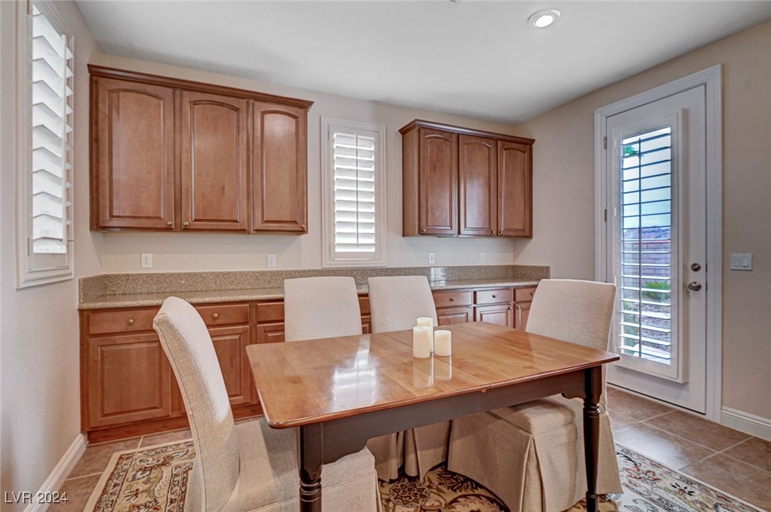 897 Las Palomas Drive