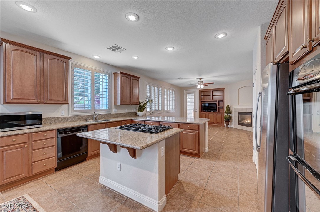 897 Las Palomas Drive