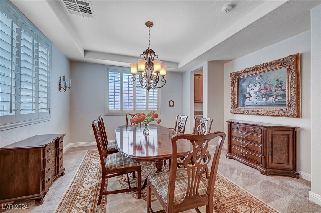 897 Las Palomas Drive