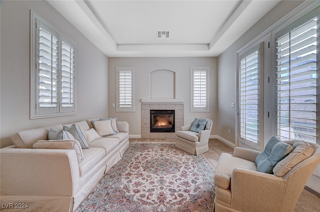 897 Las Palomas Drive
