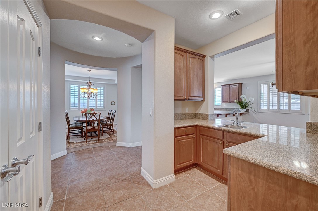 897 Las Palomas Drive