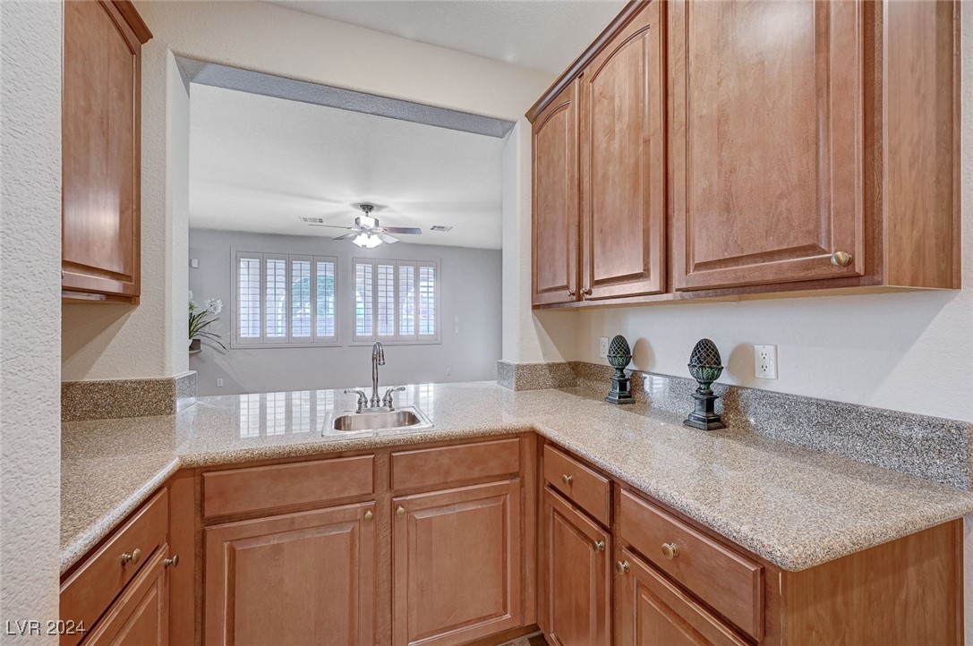 897 Las Palomas Drive