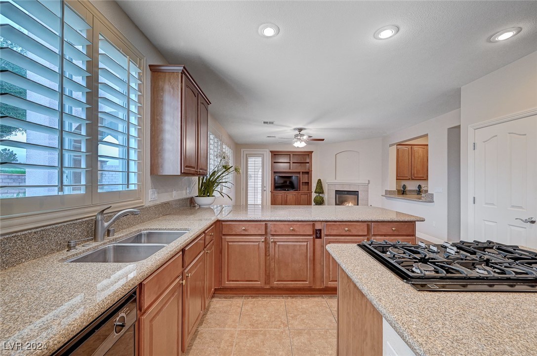 897 Las Palomas Drive