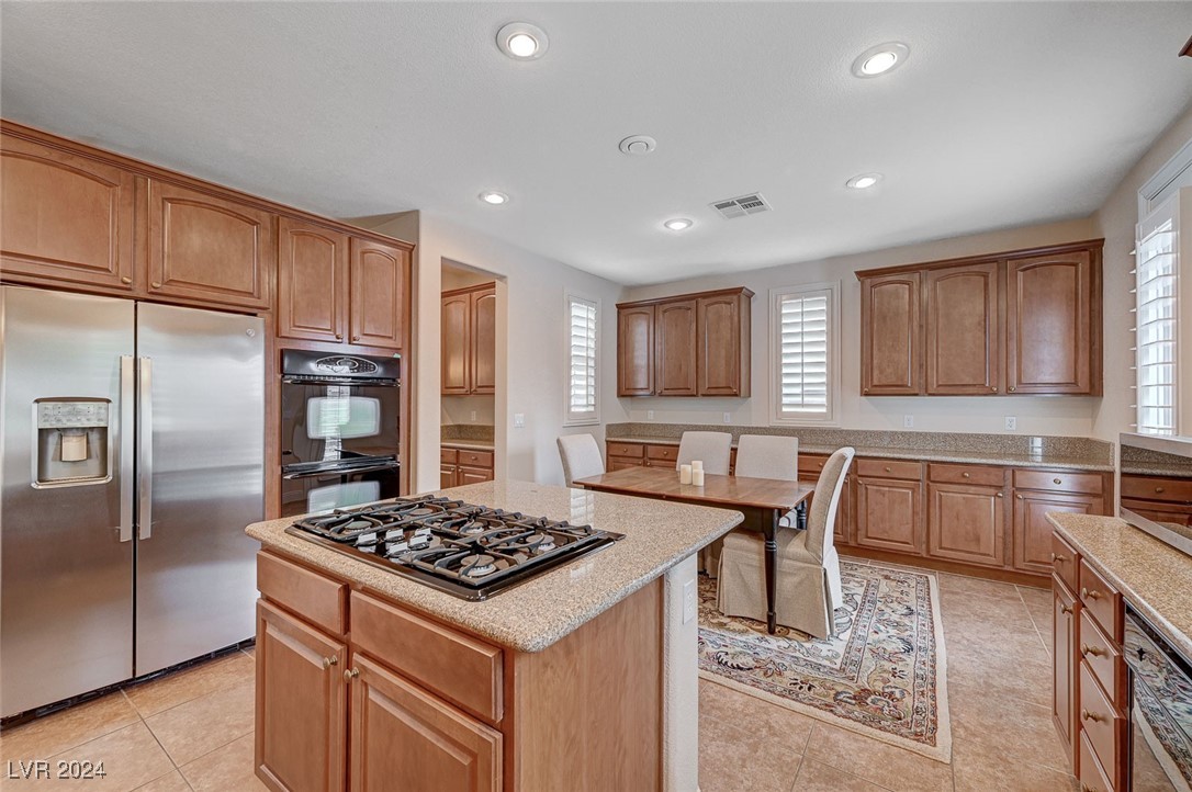 897 Las Palomas Drive