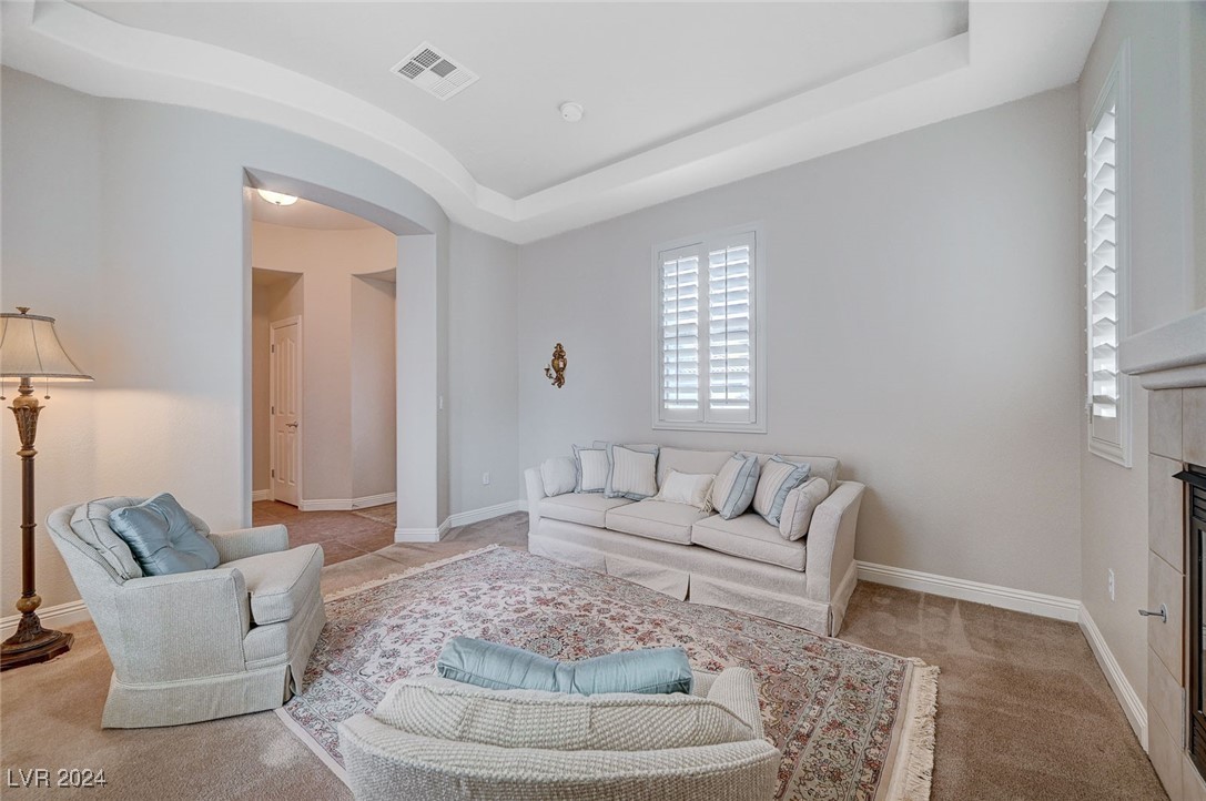 897 Las Palomas Drive
