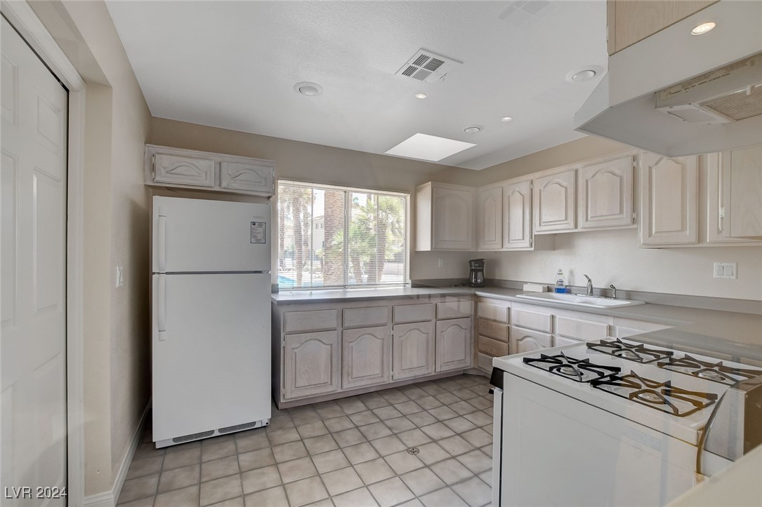 7844 Bluewater Drive