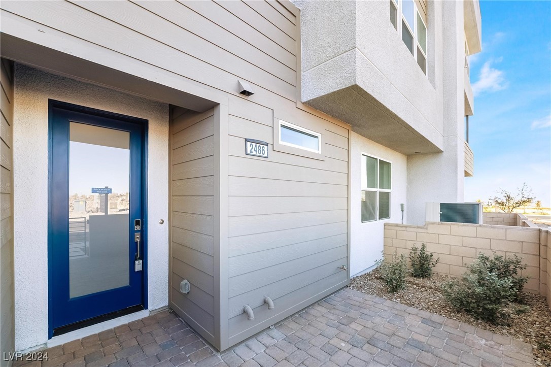 2486 Indigo Mountain Street