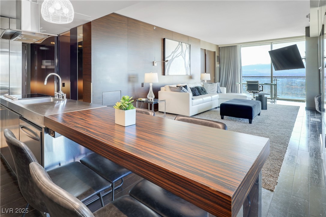 4381 West Flamingo Road 5201