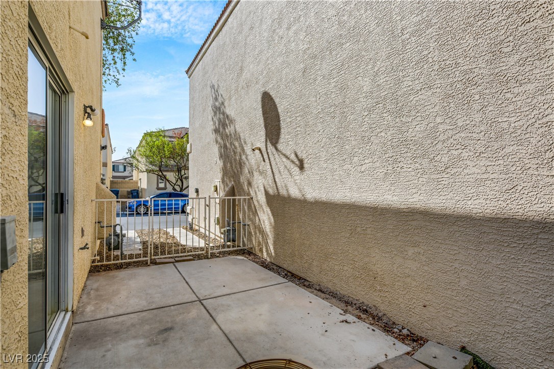 10064 Fragile Fields Street
