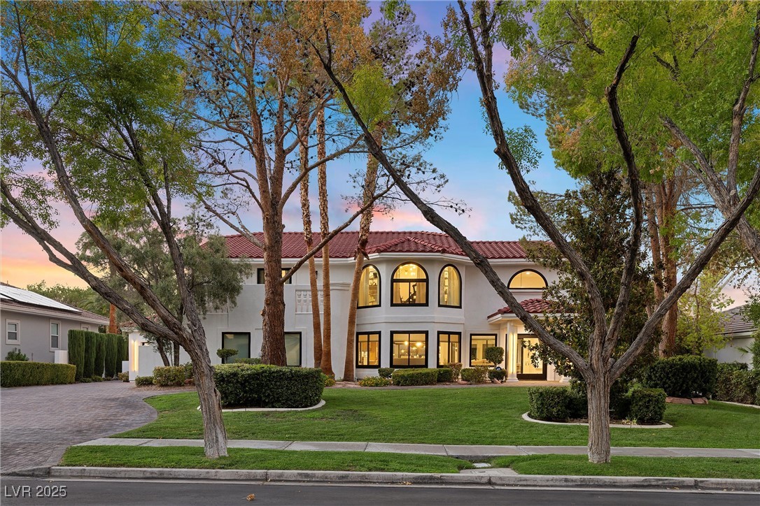 2225 Versailles Court