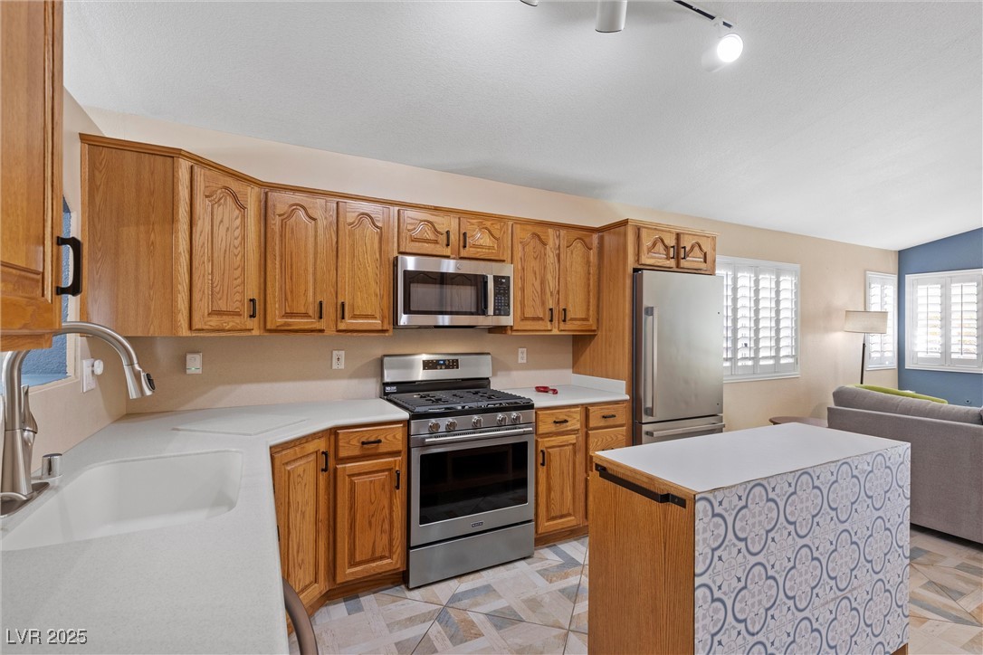 6501 Grand Oaks Drive
