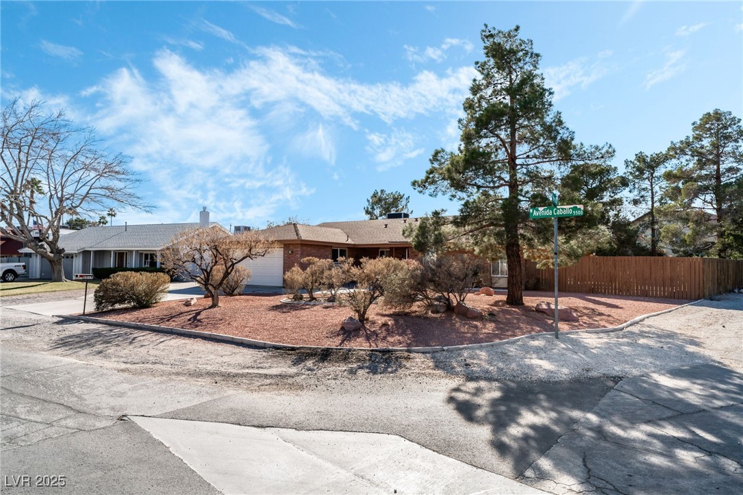5517 Avenida Caballo