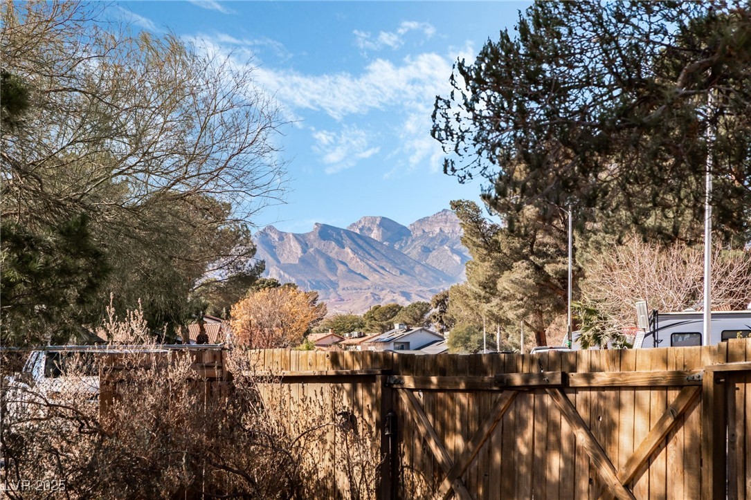 5517 Avenida Caballo