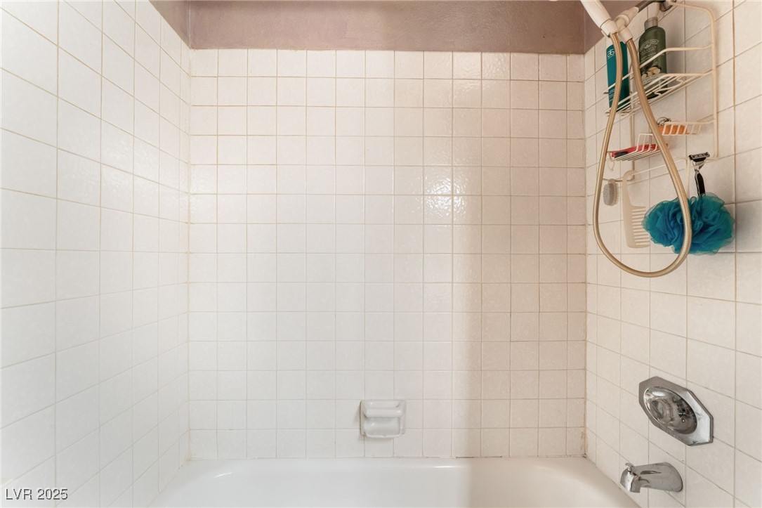 5517 Avenida Caballo