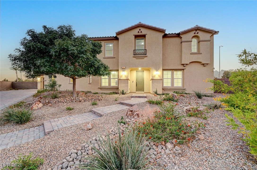 4807 Enchanted View Street