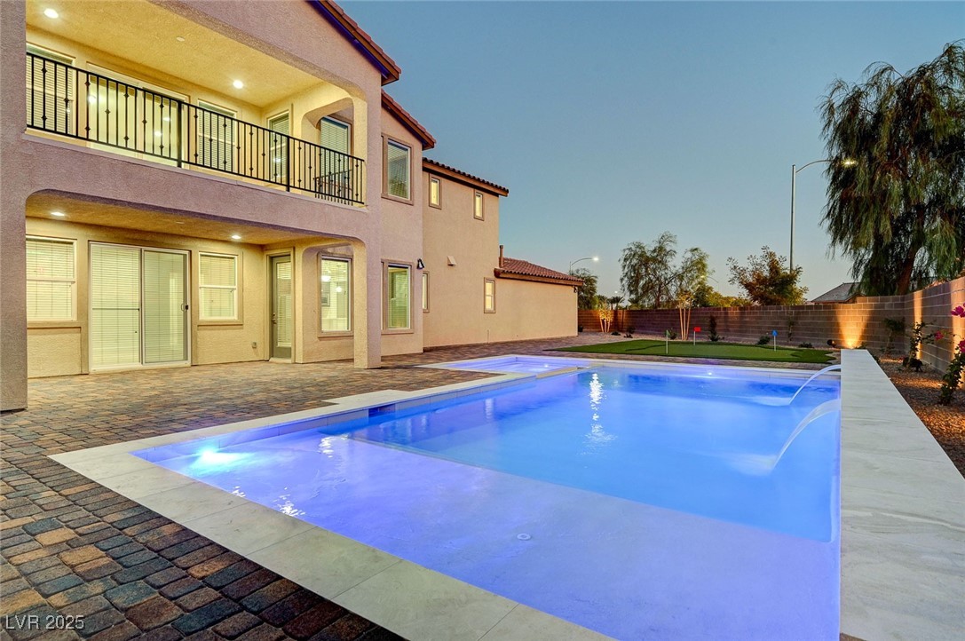 4807 Enchanted View Street