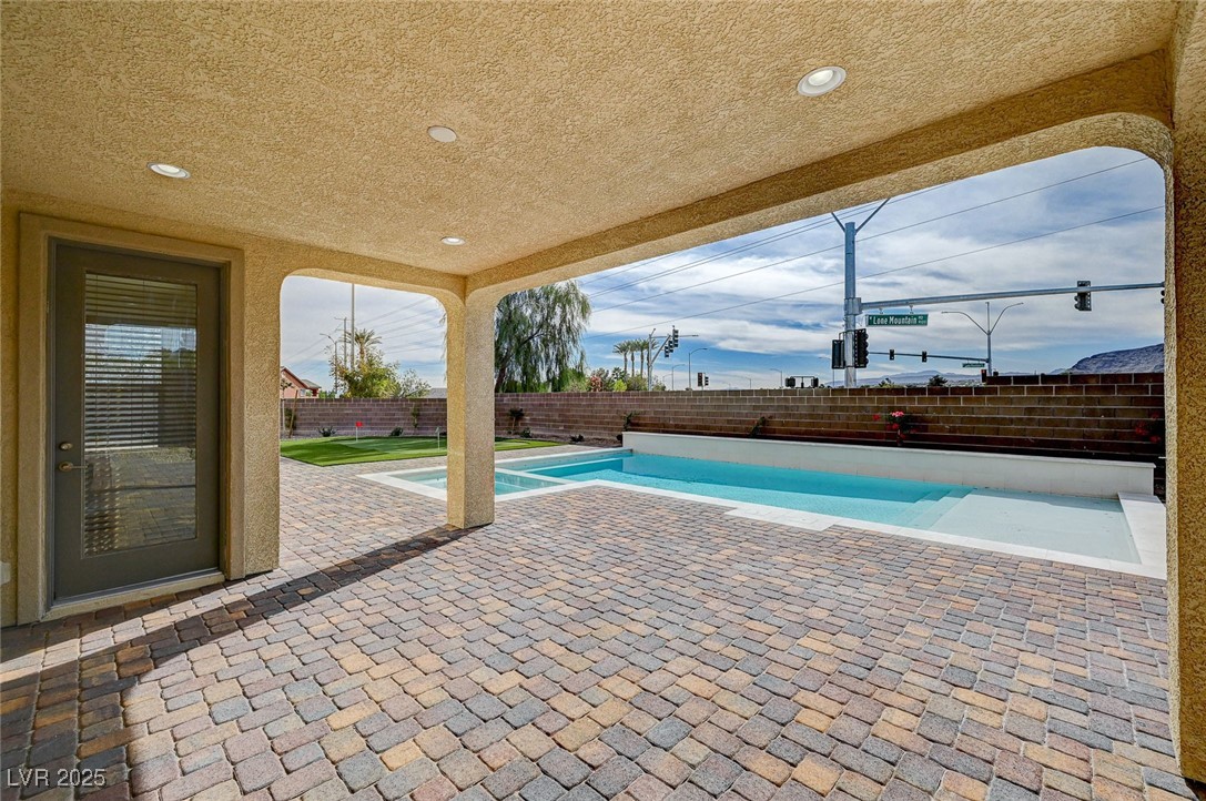 4807 Enchanted View Street