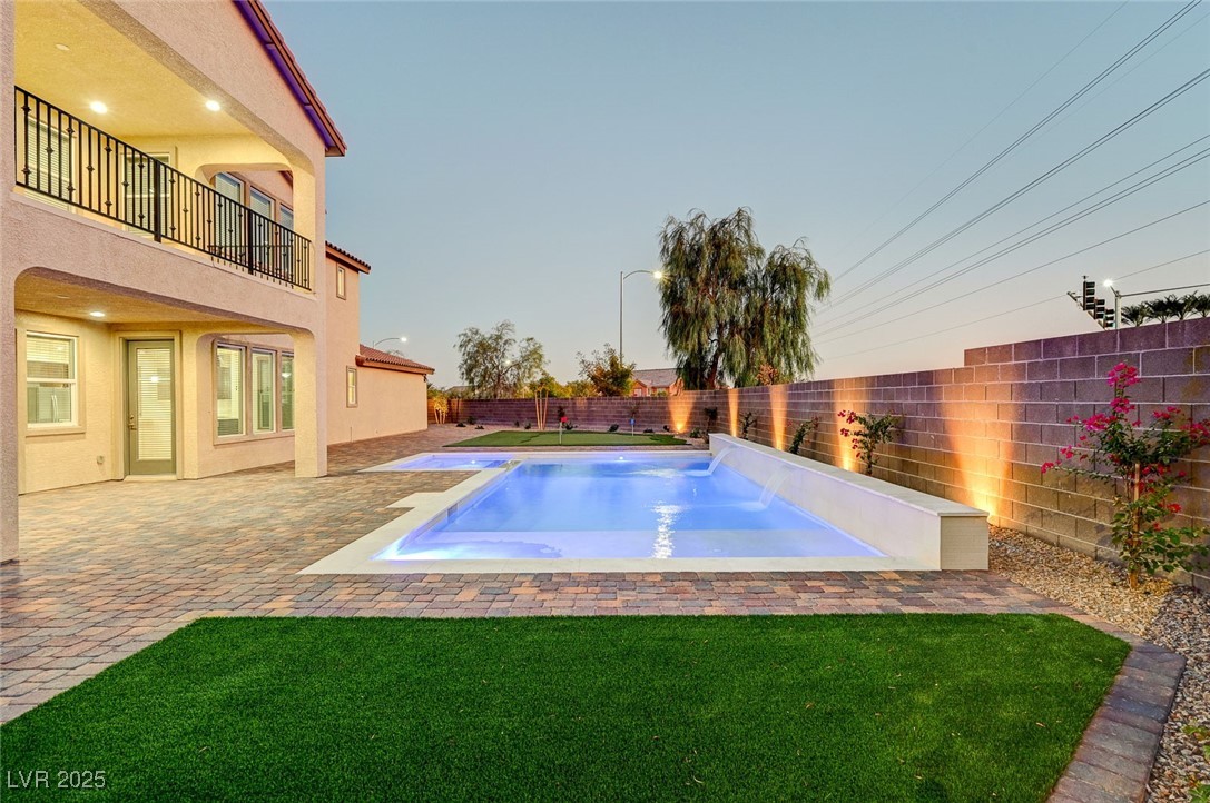 4807 Enchanted View Street