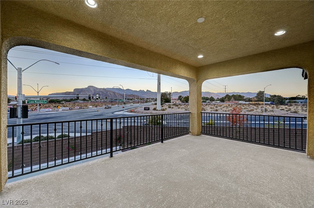 4807 Enchanted View Street
