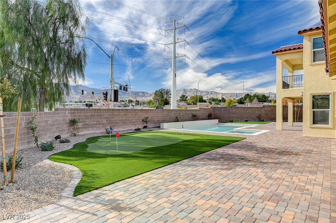 4807 Enchanted View Street