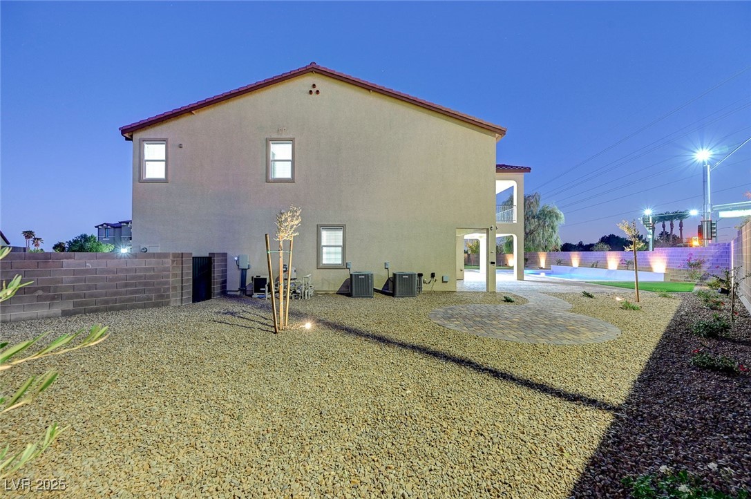 4807 Enchanted View Street