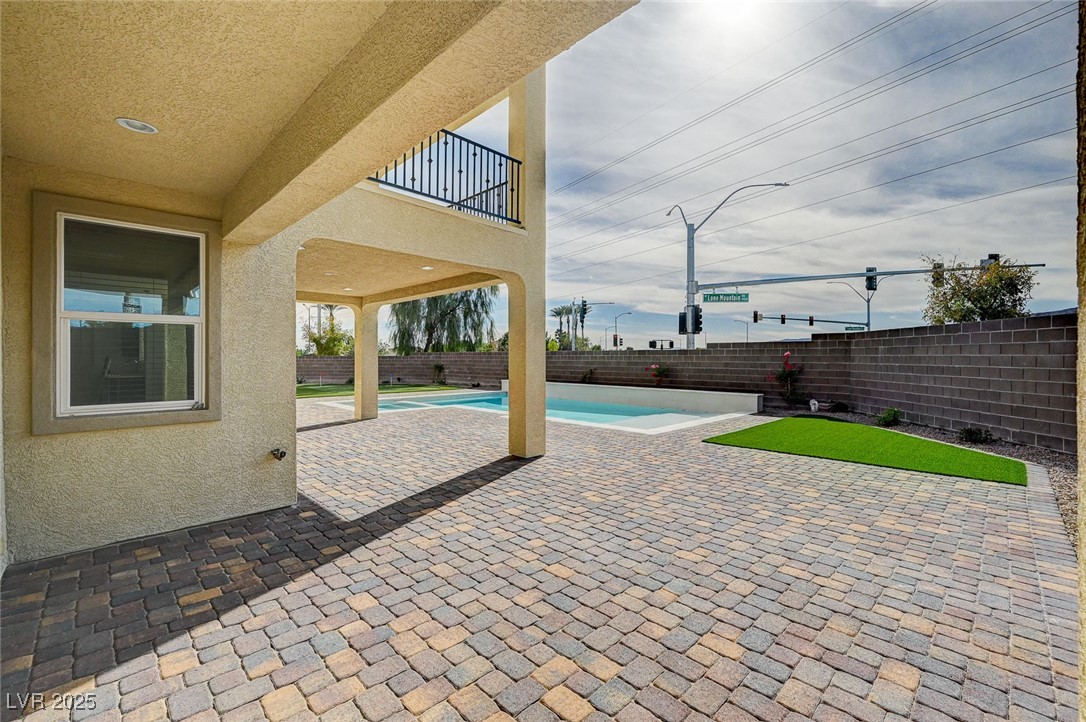 4807 Enchanted View Street