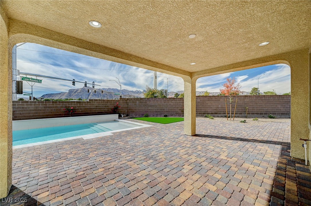 4807 Enchanted View Street