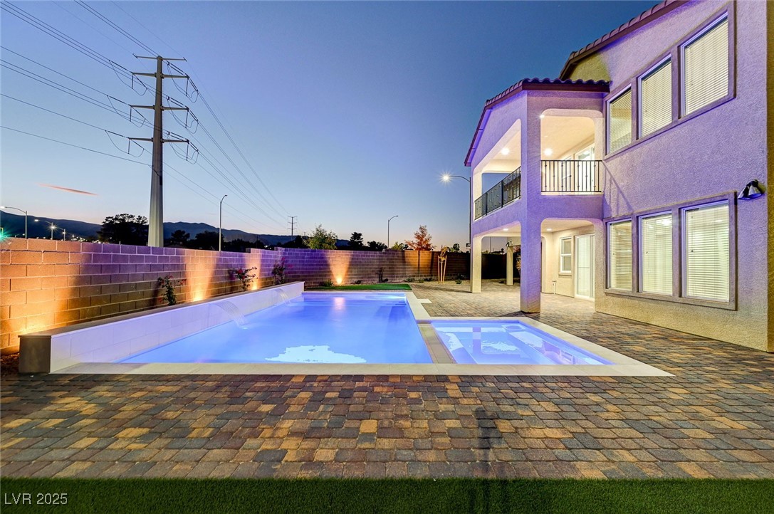4807 Enchanted View Street