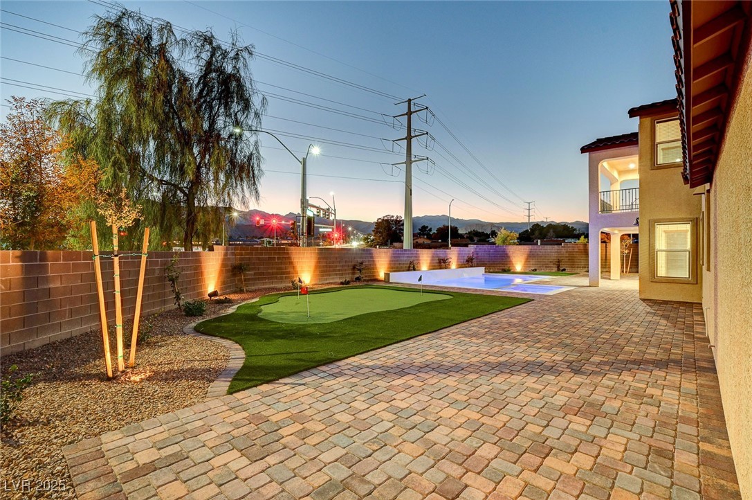 4807 Enchanted View Street