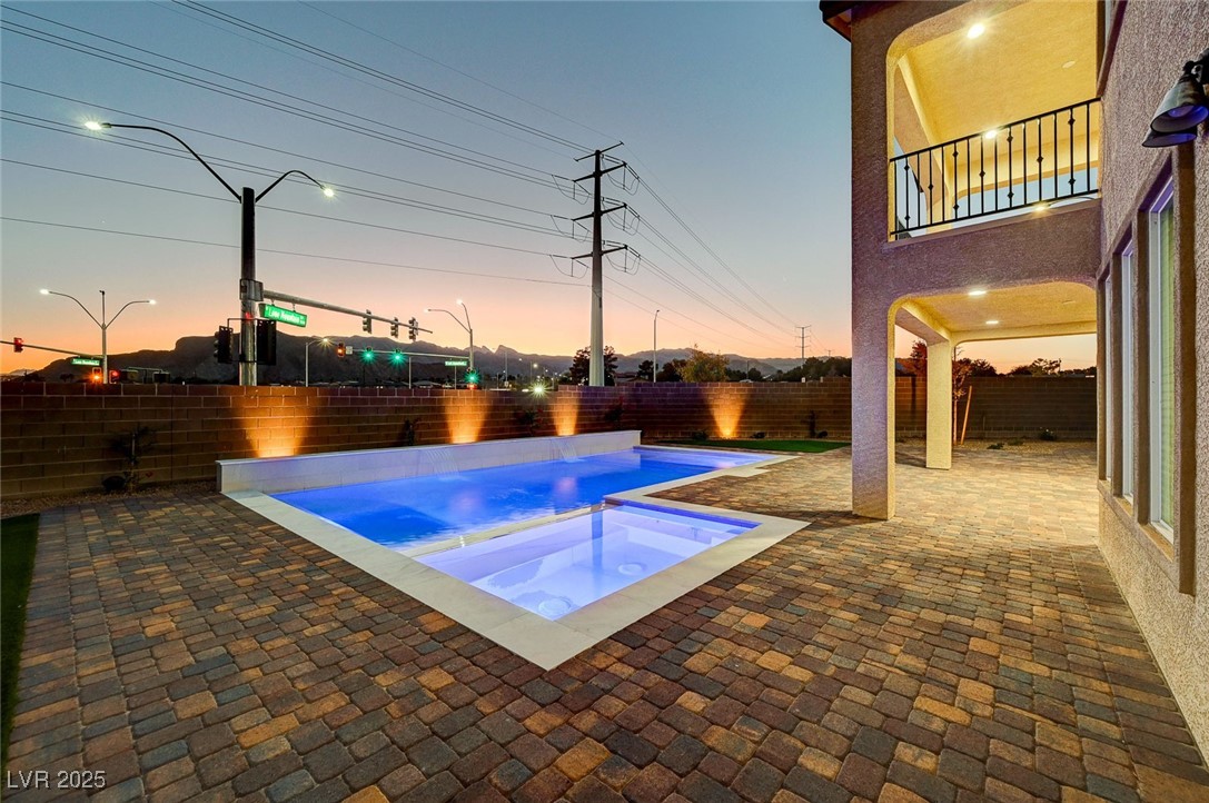 4807 Enchanted View Street