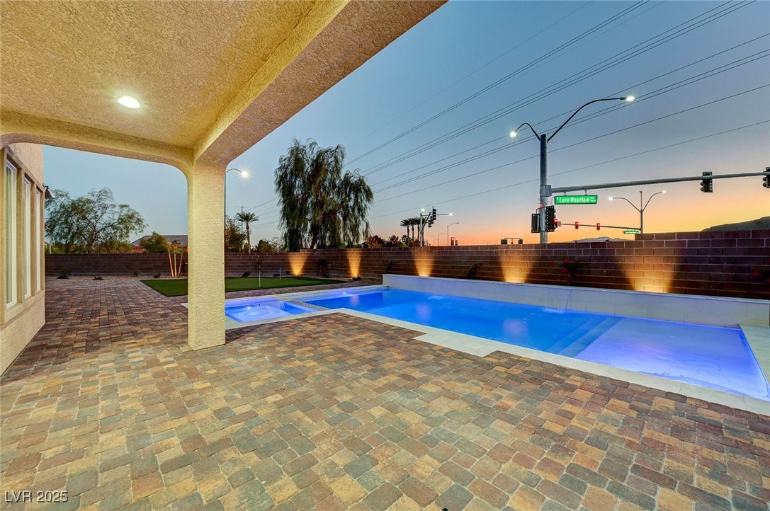 4807 Enchanted View Street