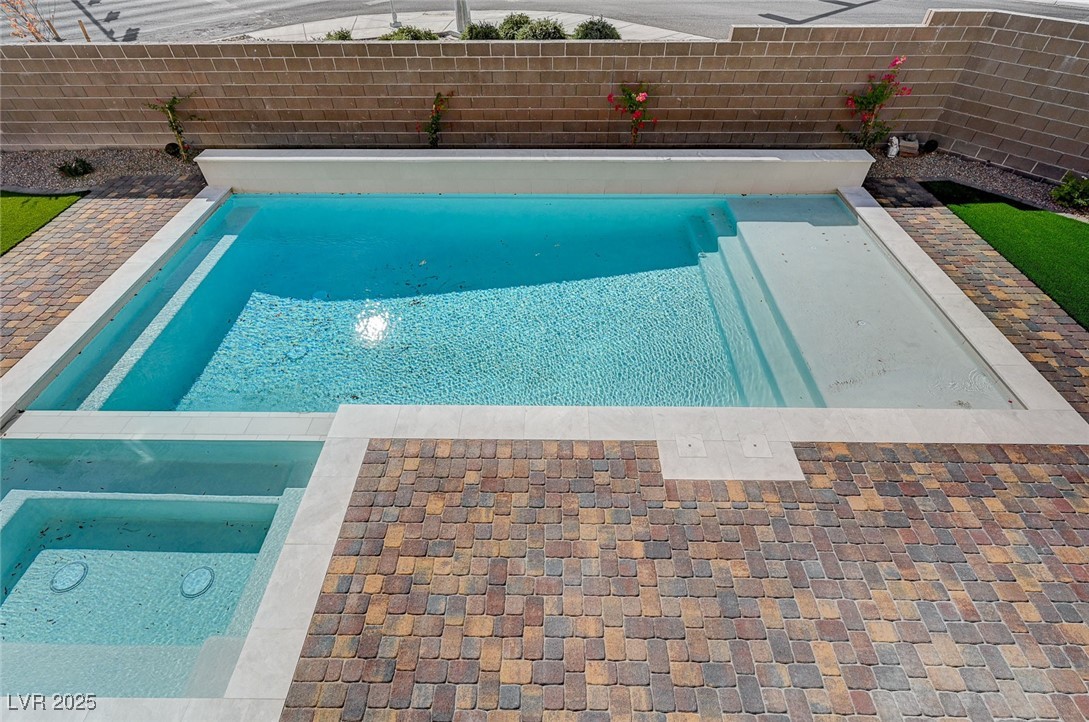 4807 Enchanted View Street