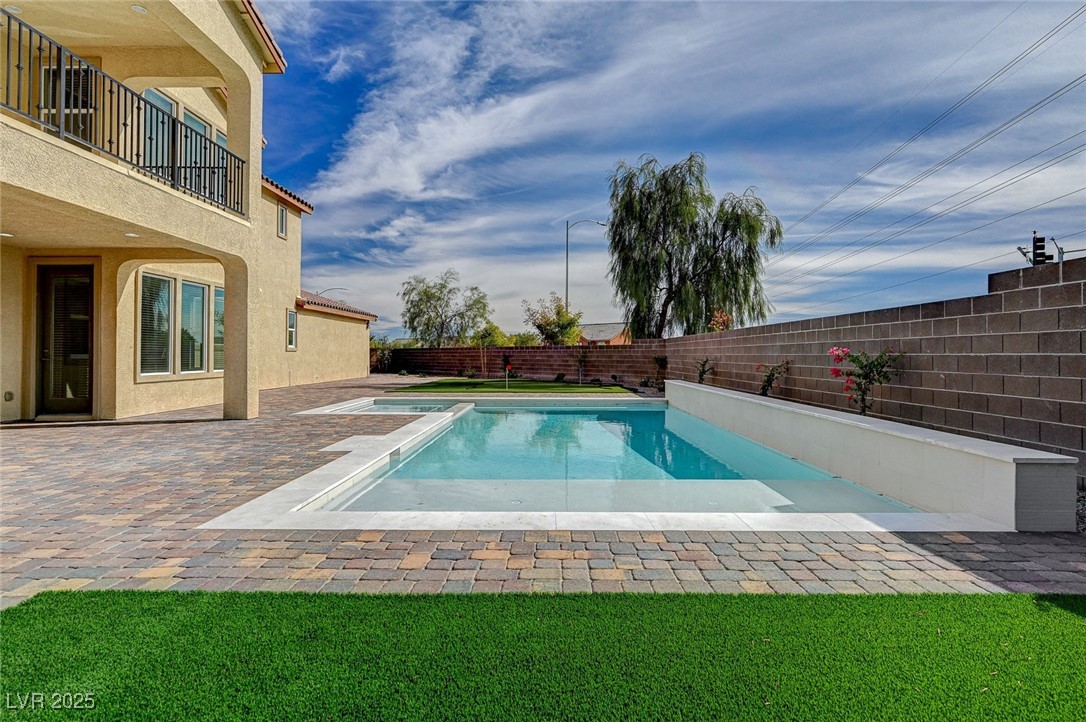 4807 Enchanted View Street
