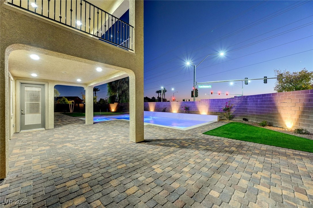 4807 Enchanted View Street