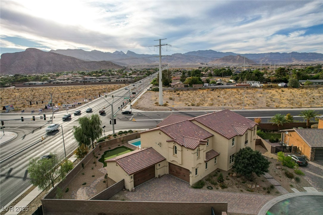4807 Enchanted View Street