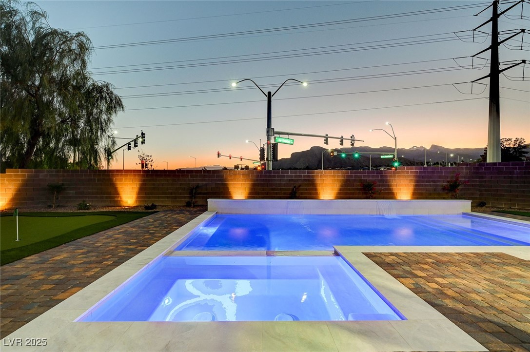 4807 Enchanted View Street