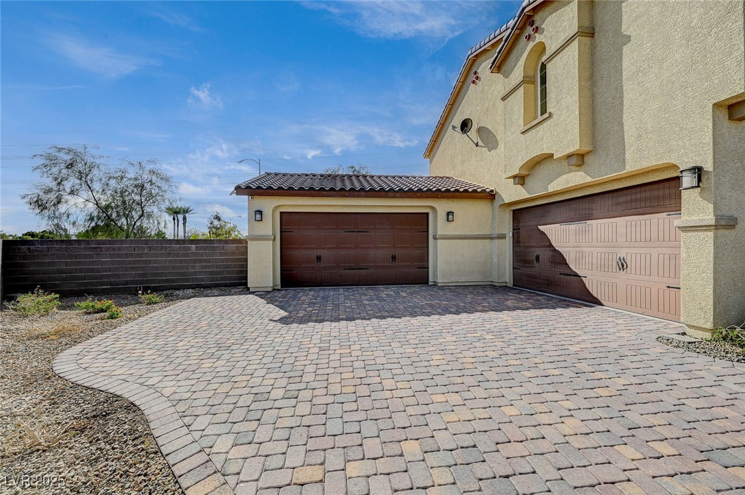 4807 Enchanted View Street