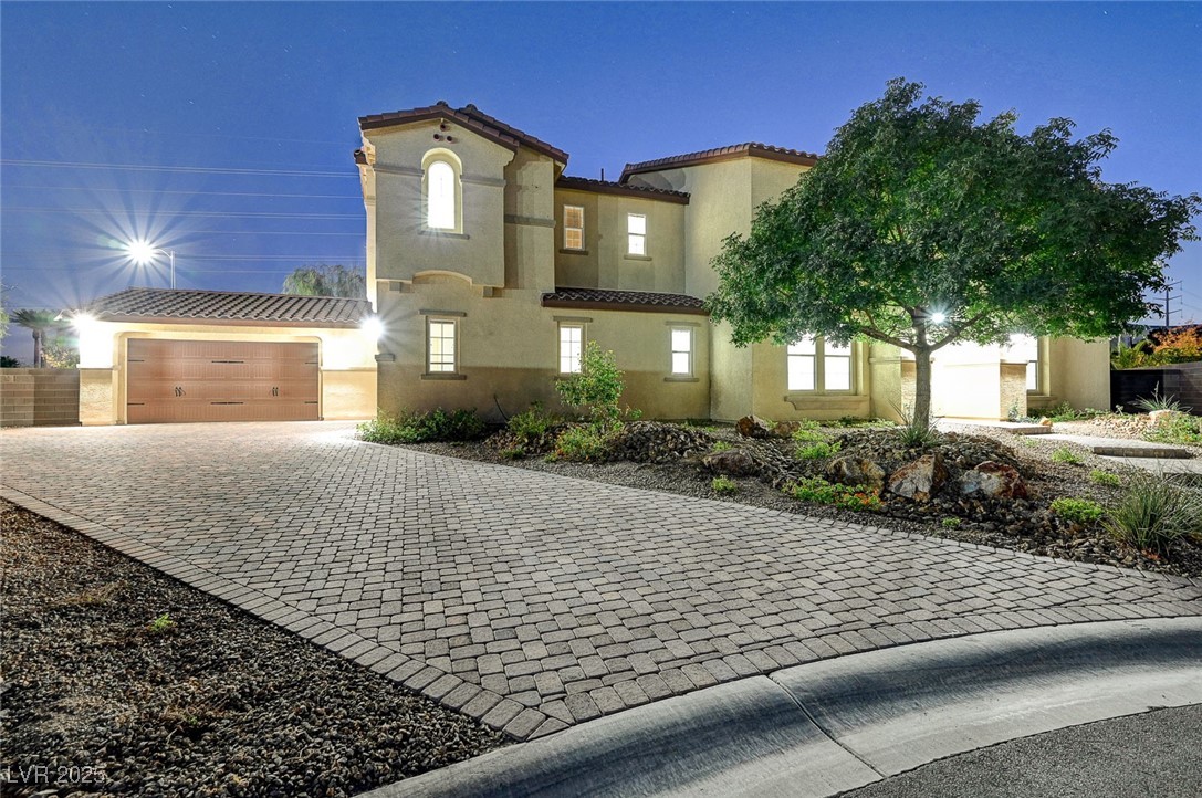 4807 Enchanted View Street