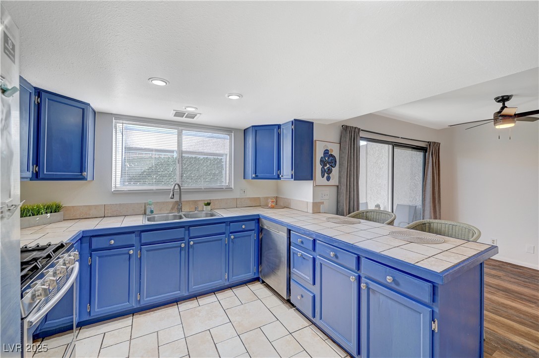5383 Mountain Vista Street 18