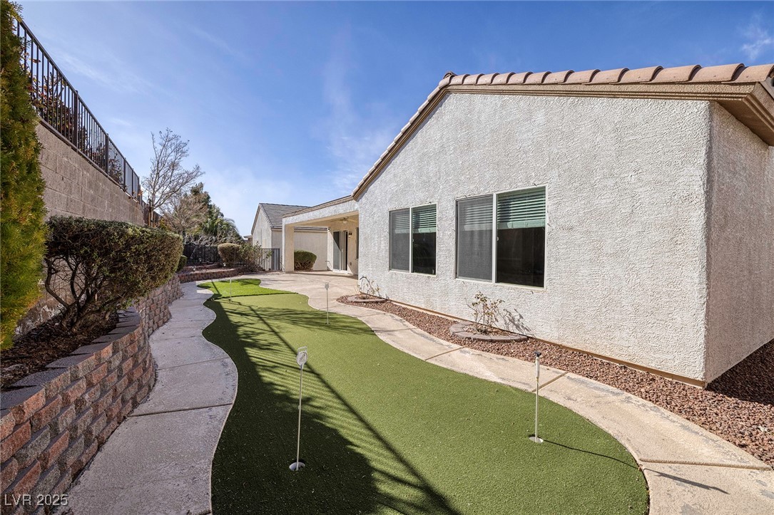 2204 Twin Falls Drive