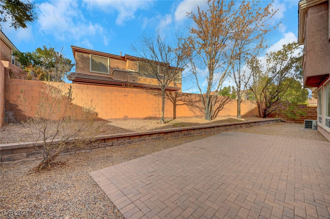 11740 Via Esperanza Avenue