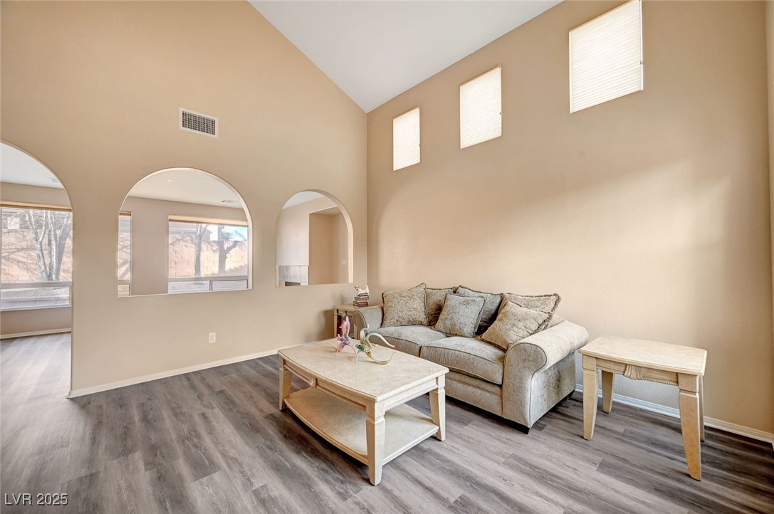 11740 Via Esperanza Avenue
