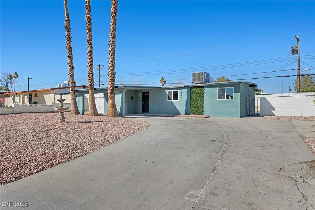 1940 East Golden Arrow Drive