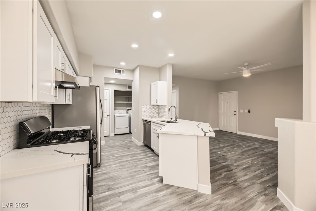 1050 East Cactus Avenue 1049