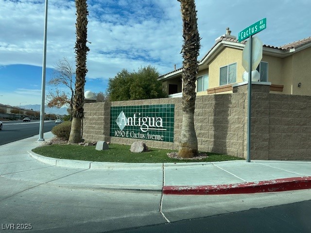 1050 East Cactus Avenue 1049