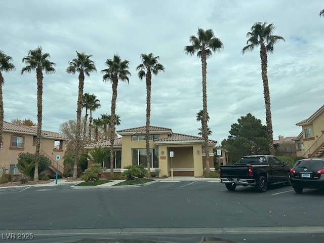 1050 East Cactus Avenue 1049