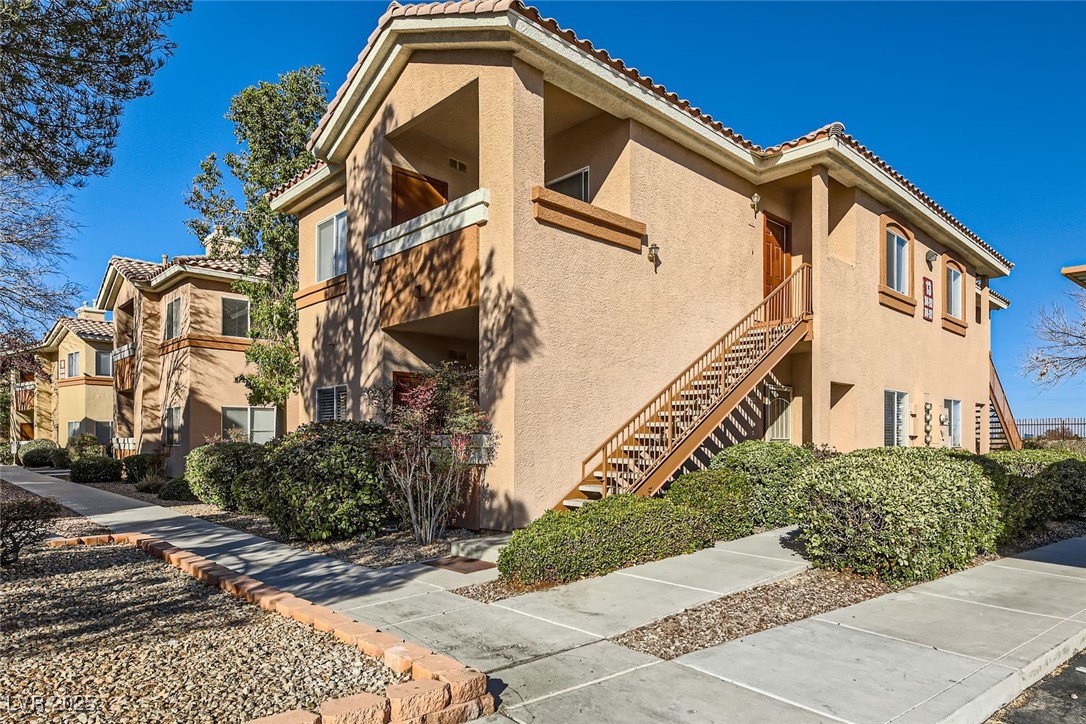 1050 East Cactus Avenue 1049