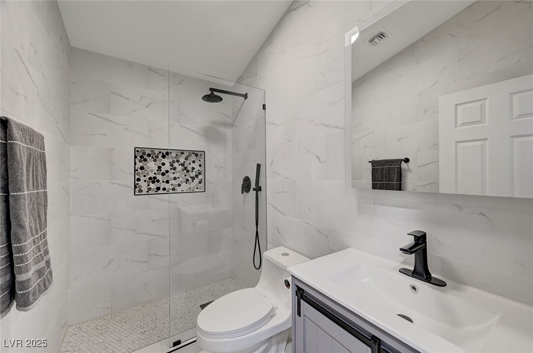 1800 Edmond Street 215