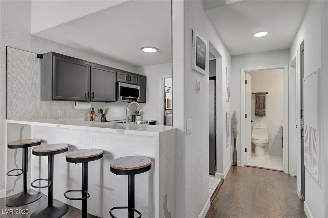 1800 Edmond Street 215