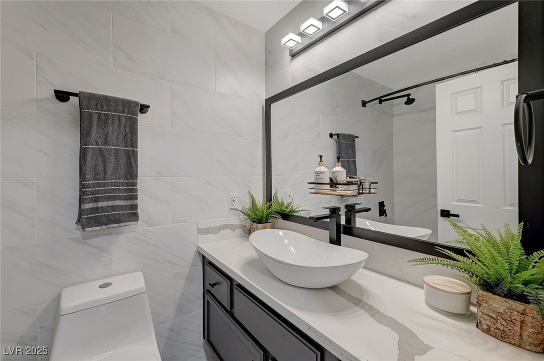 1800 Edmond Street 215